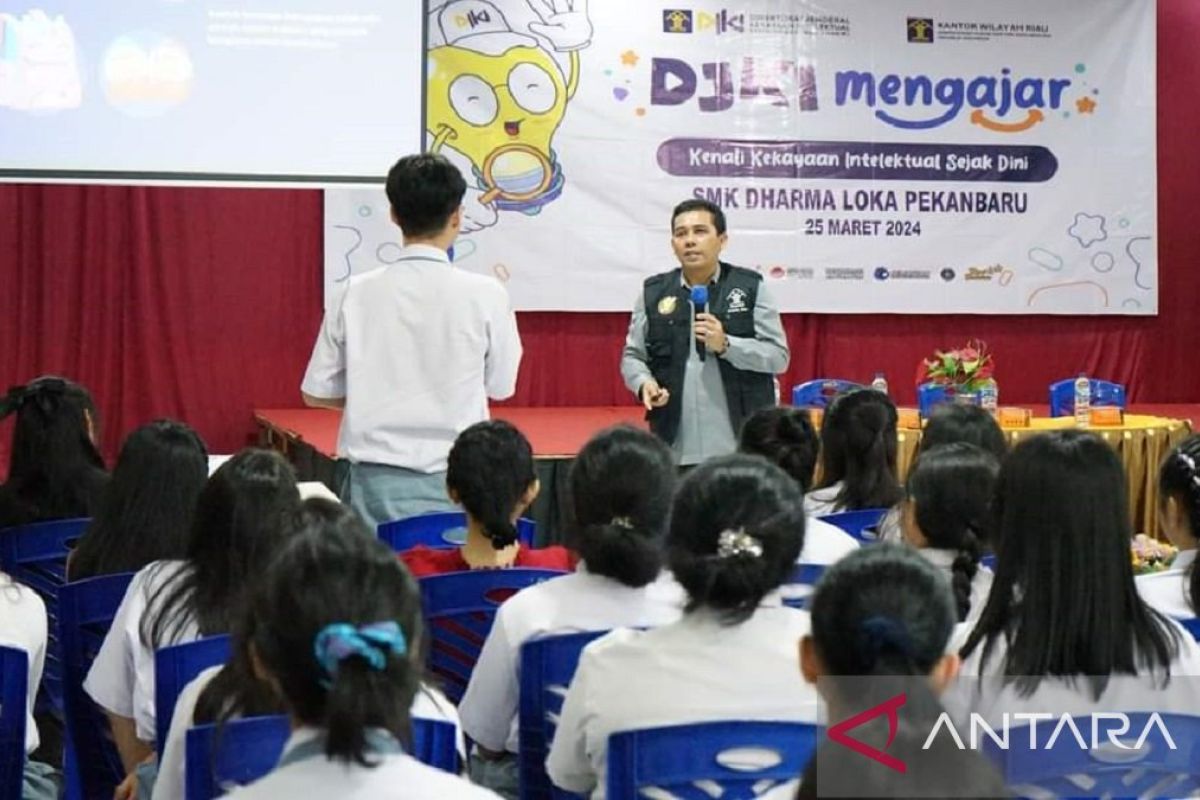 Kanwil Kemenkumham Riau mengajar tentang kekayaan intelektual di SMK Pekanbaru