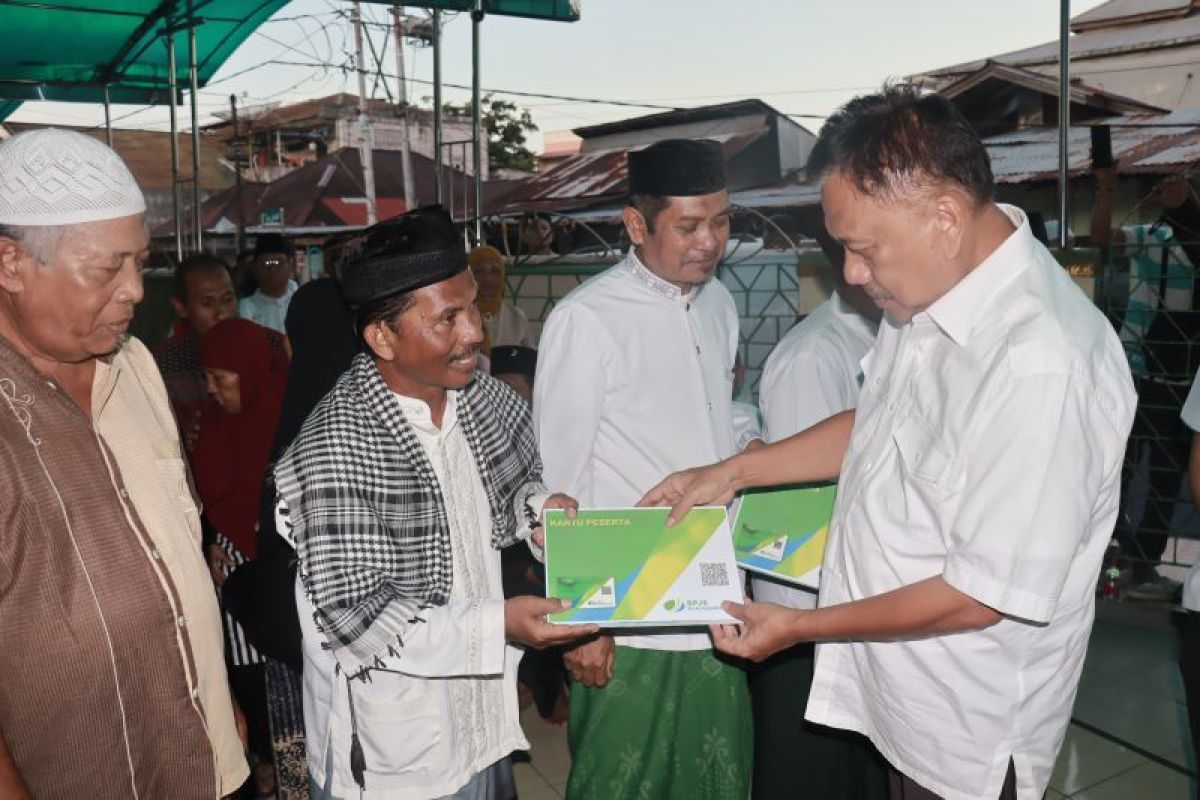 Buka puasa bersama jamaah Mesjid Ar Rahmah Manado, ini yang dibagikan Olly