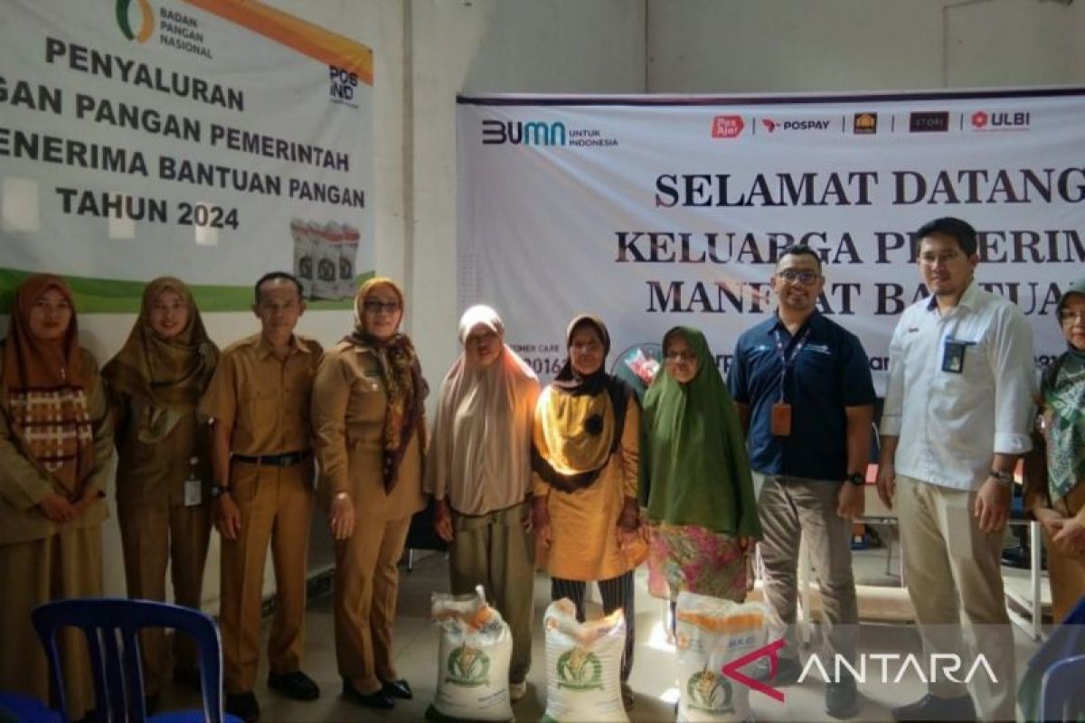 902 KK di Kecamatan Tamansari terima bantuan beras 10 kilogram