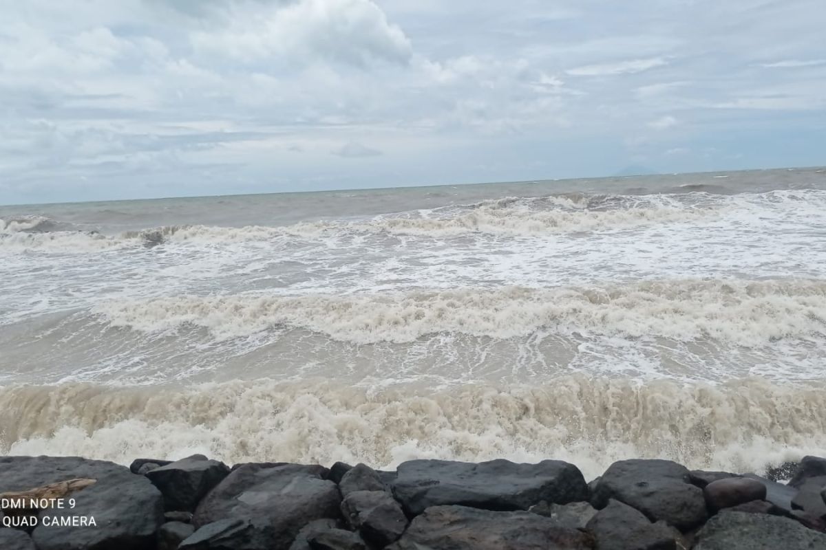 Cegah kecelakaan laut, Balawista Lebak imbau wisatawan tak berenang