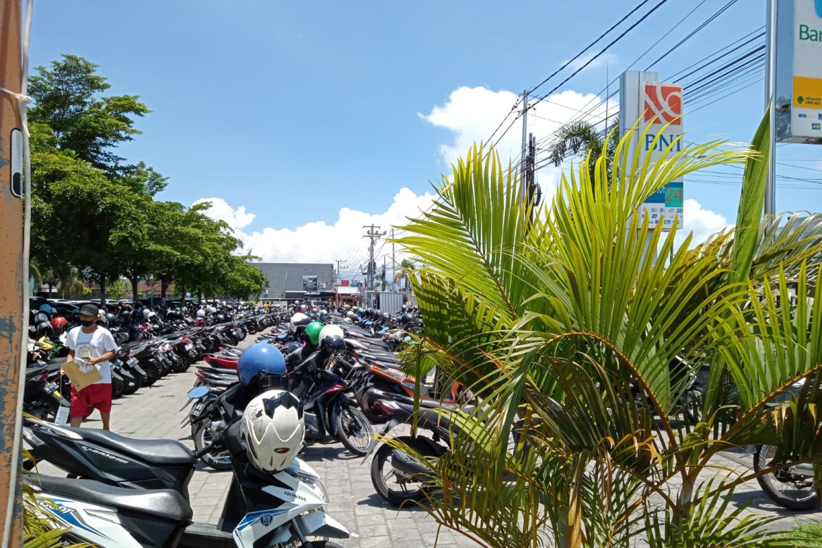 Rencana kenaikan tarif retribusi parkir di Mataram ditunda