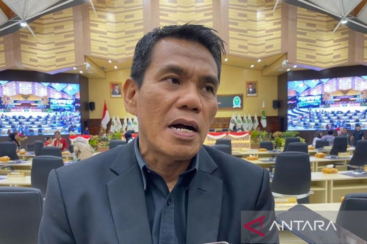 DPRD Kalimantan Timur sedang mengkaji rancangan peraturan daerah tentang lembaga desa adat