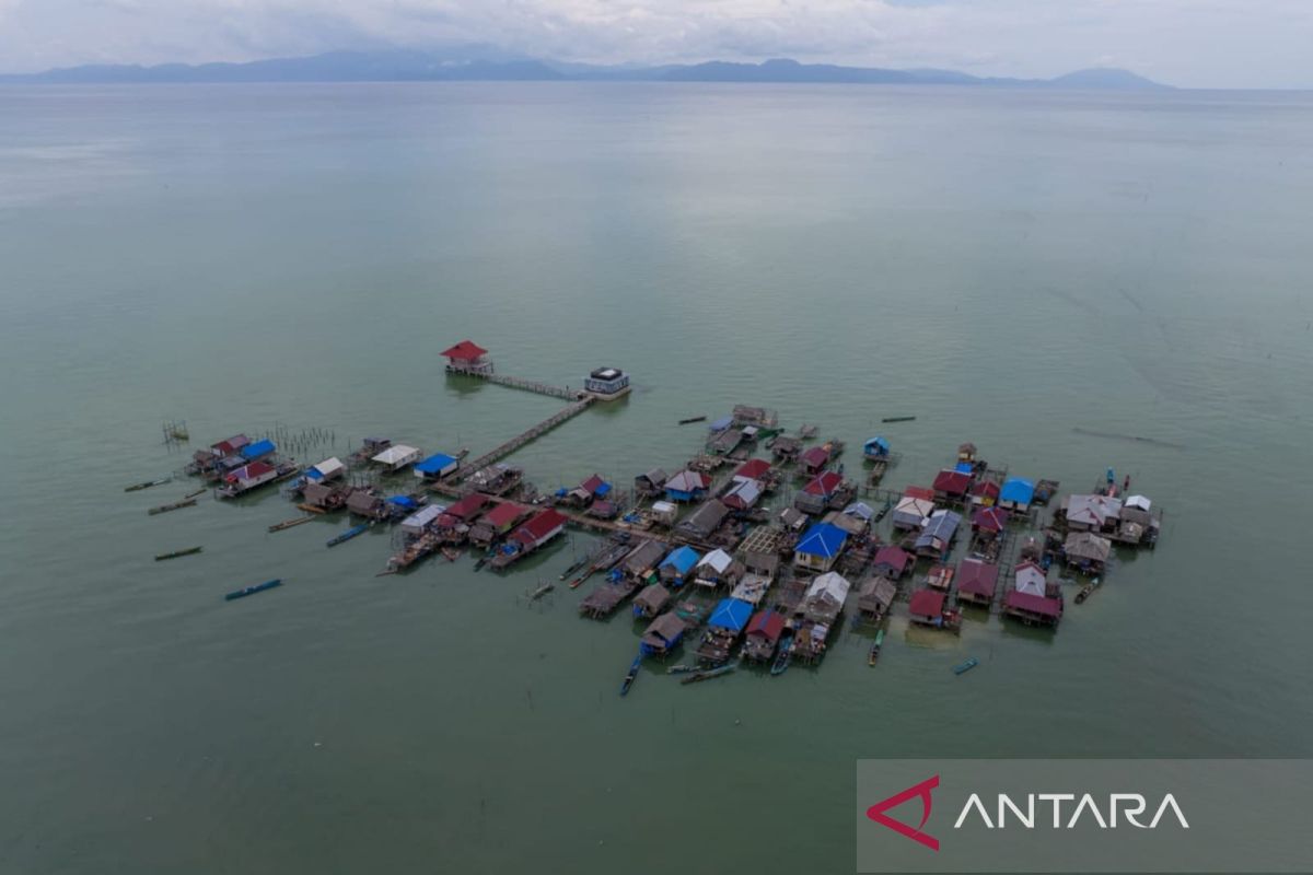 Berwisata religi di Taman Surga Suku Bajo Buteng