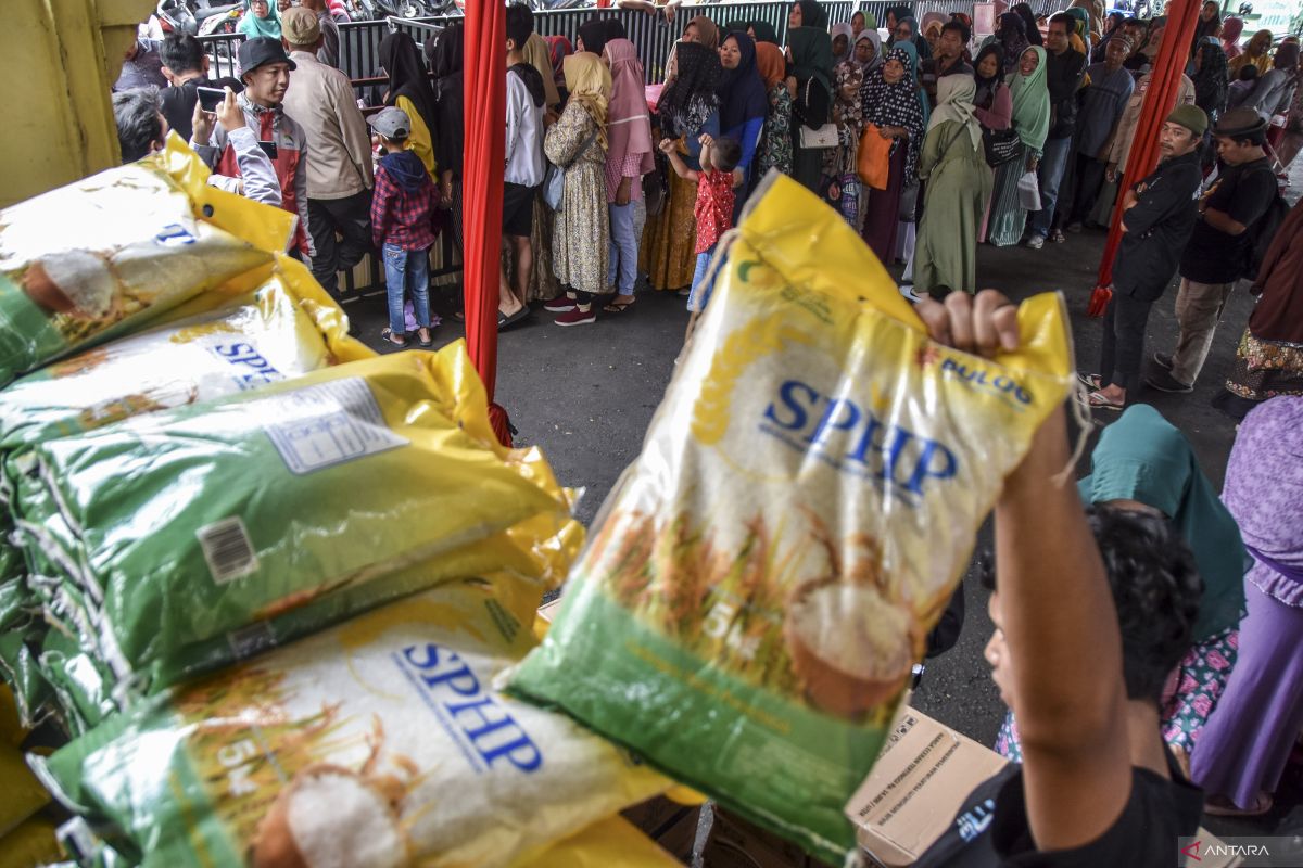 Bapanas: Tepung terigu dan garam diusulkan masuk bahan pokok penting