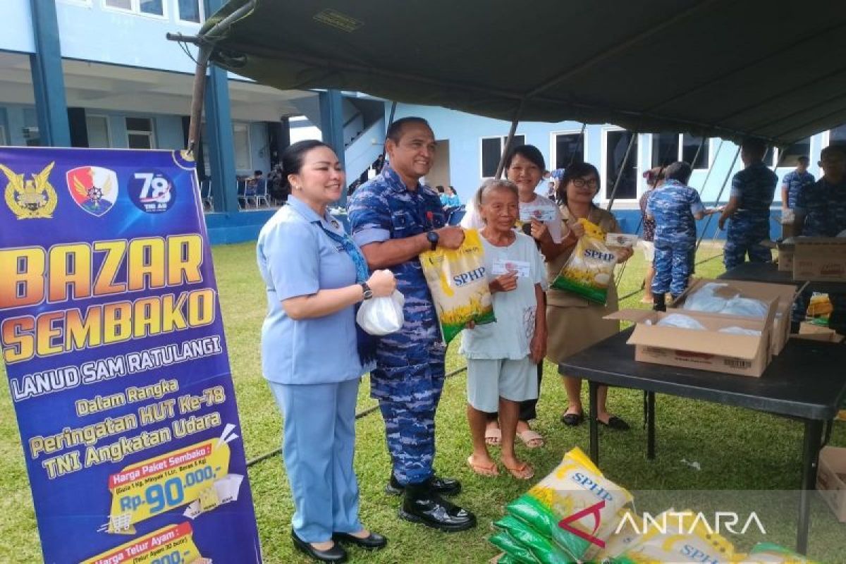 Lanud Sam Ratulangi laksanakan Bazar Sembako sambut HUT  ke-78 TNI AU