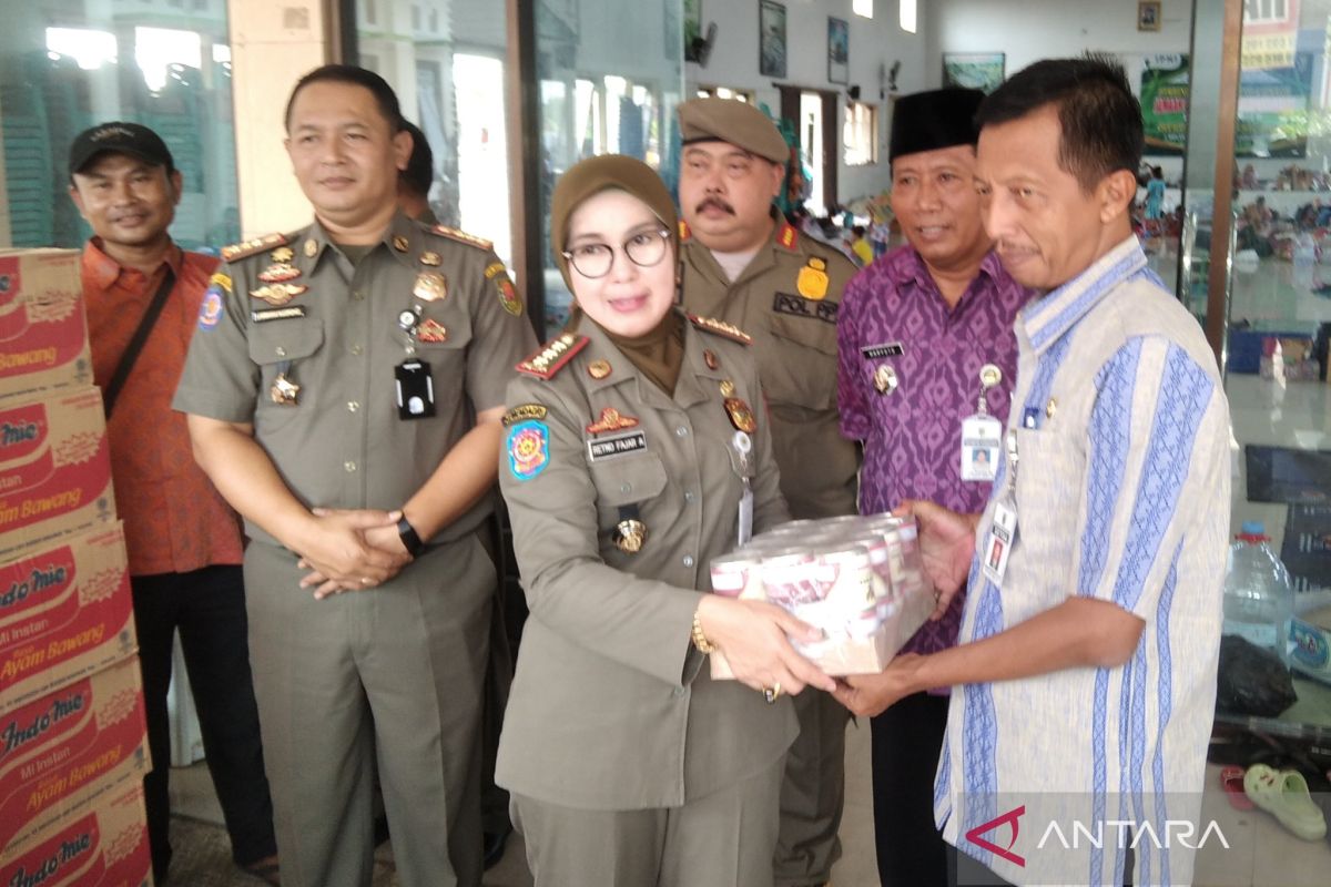 Satpol PP se-Jateng bantu korban banjir Demak