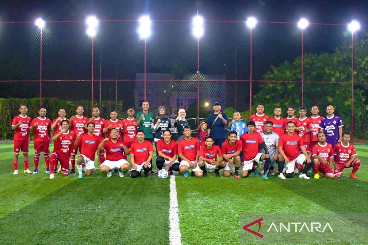 Tim Humas FC Semen Padang Juara 1 Mini Soccer Trofeo Cup JPS