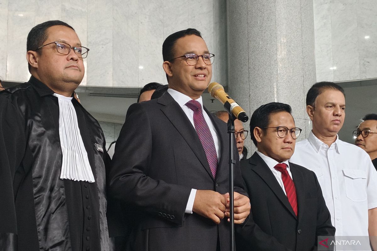 Hadir di sidang sengketa pemilu, Anies: MK kami titipkan keputusan yang adil