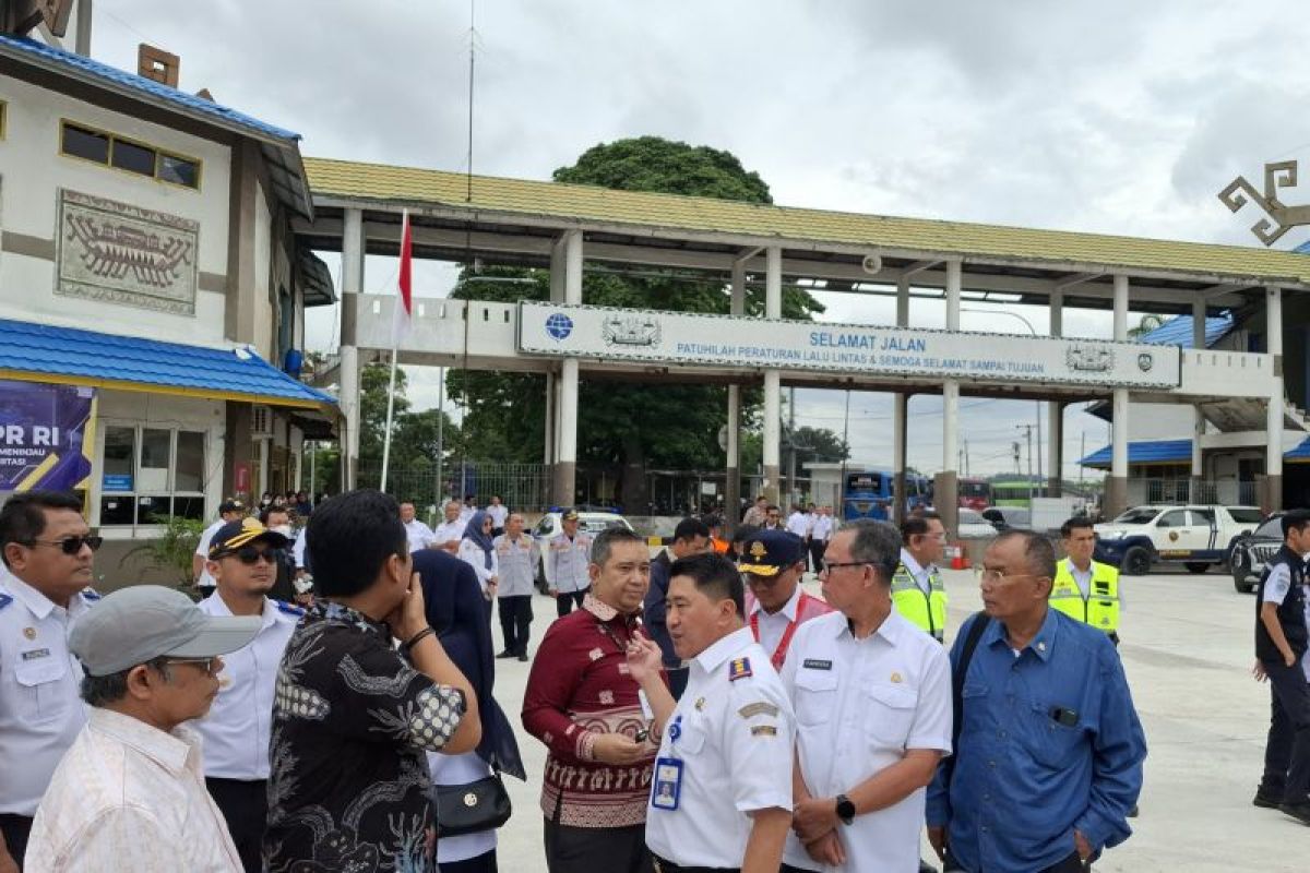 Komisi V DPR RI minta tertibkan terminal bayangan di Terminal Rajabasa