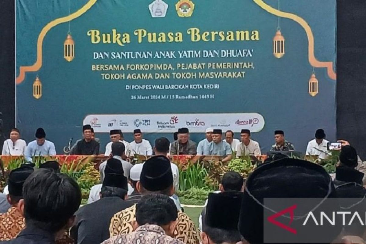 Pesantren Wali Barokah Kediri gelar santunan kepada yatim dan duafa