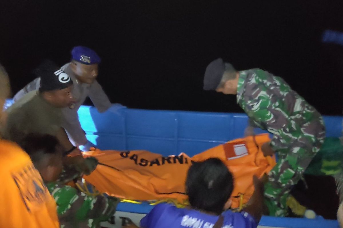 Basarnas evakuasi nelayan meninggal akibat kecelakaan laut
