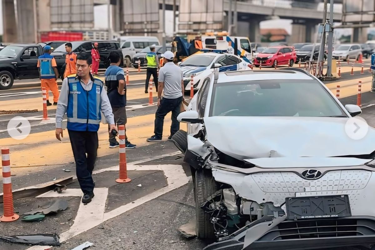 Kecelakaan beruntun terjadi di Gerbang Tol Halim Utama