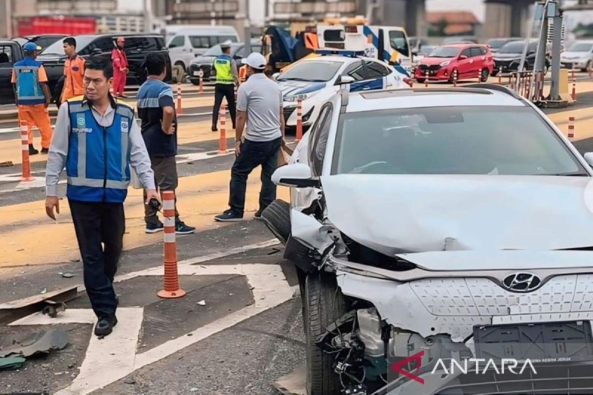 Kecelakaan beruntun terjadi di Gerbang Tol Halim