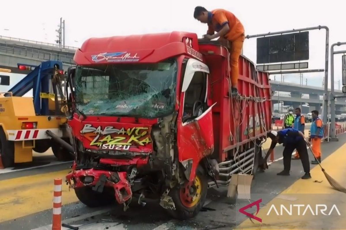 Kecelakaan di Tol Halim Jakarta disebut akibat truk melaju kencang