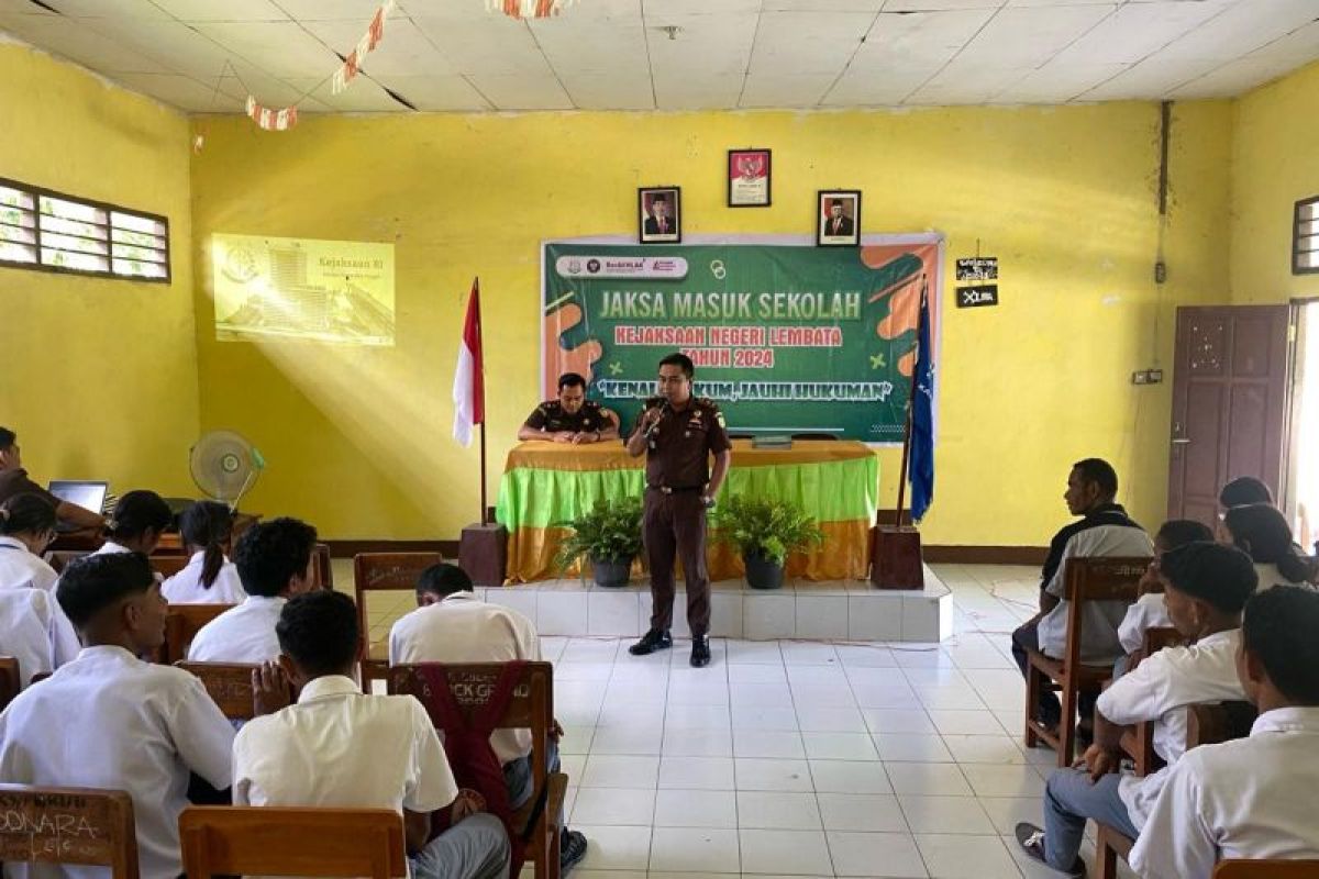 Kejari Lembata edukasi tentang hukum  pelajar SMA