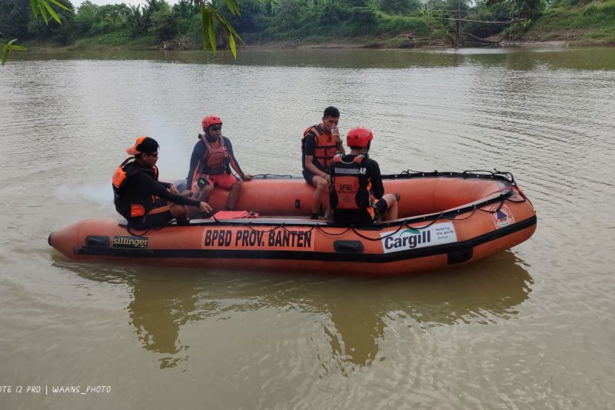 Tim SAR Banten cari korban ABK terjatuh di kawasan Pantai Carita