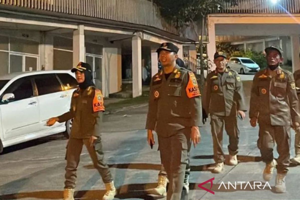 Satpol PP Samarinda  tertibkan tempat hiburan umum dan PKL