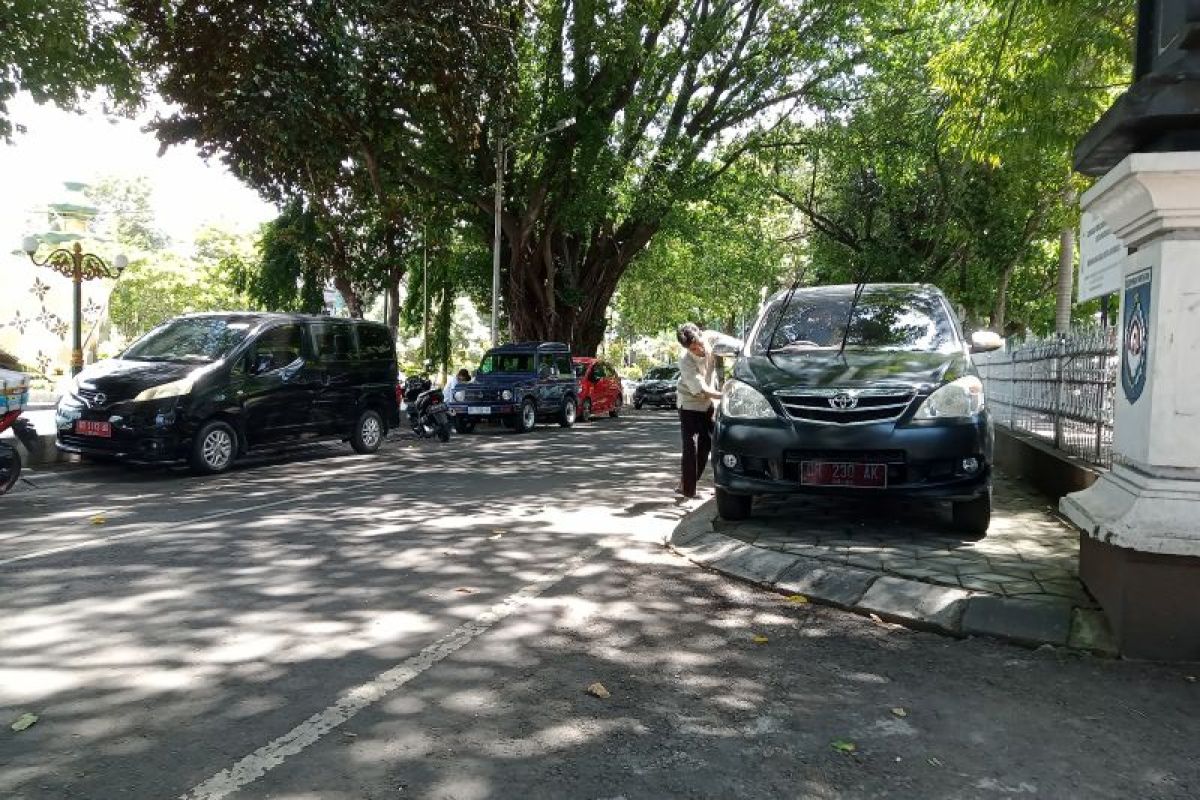 Wali Kota Mohan izinkan kendaraan dinas di Mataram digunakan mudik