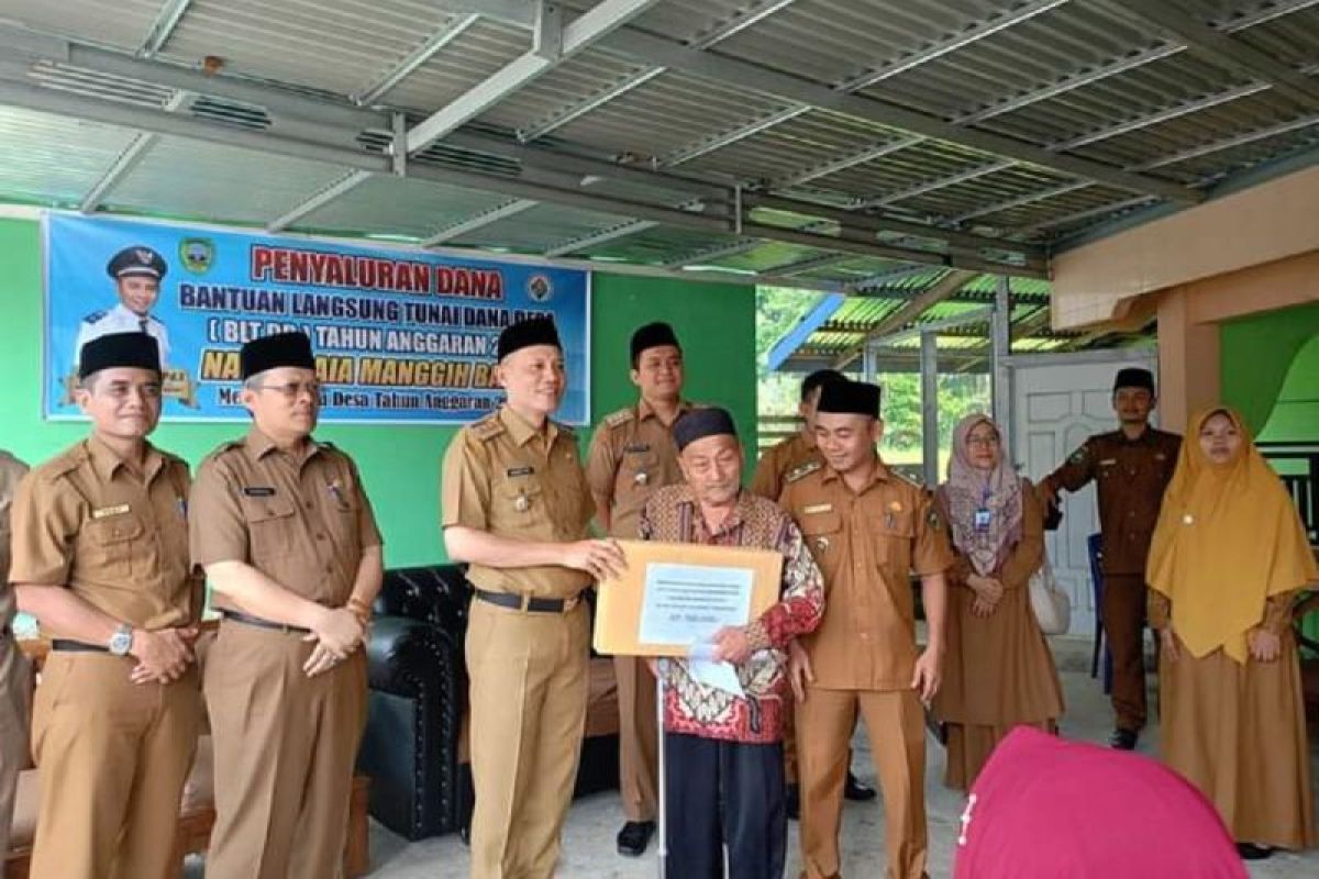 Nagari Aia Manggih Barat salurkan Bantuan Langsung Tunai