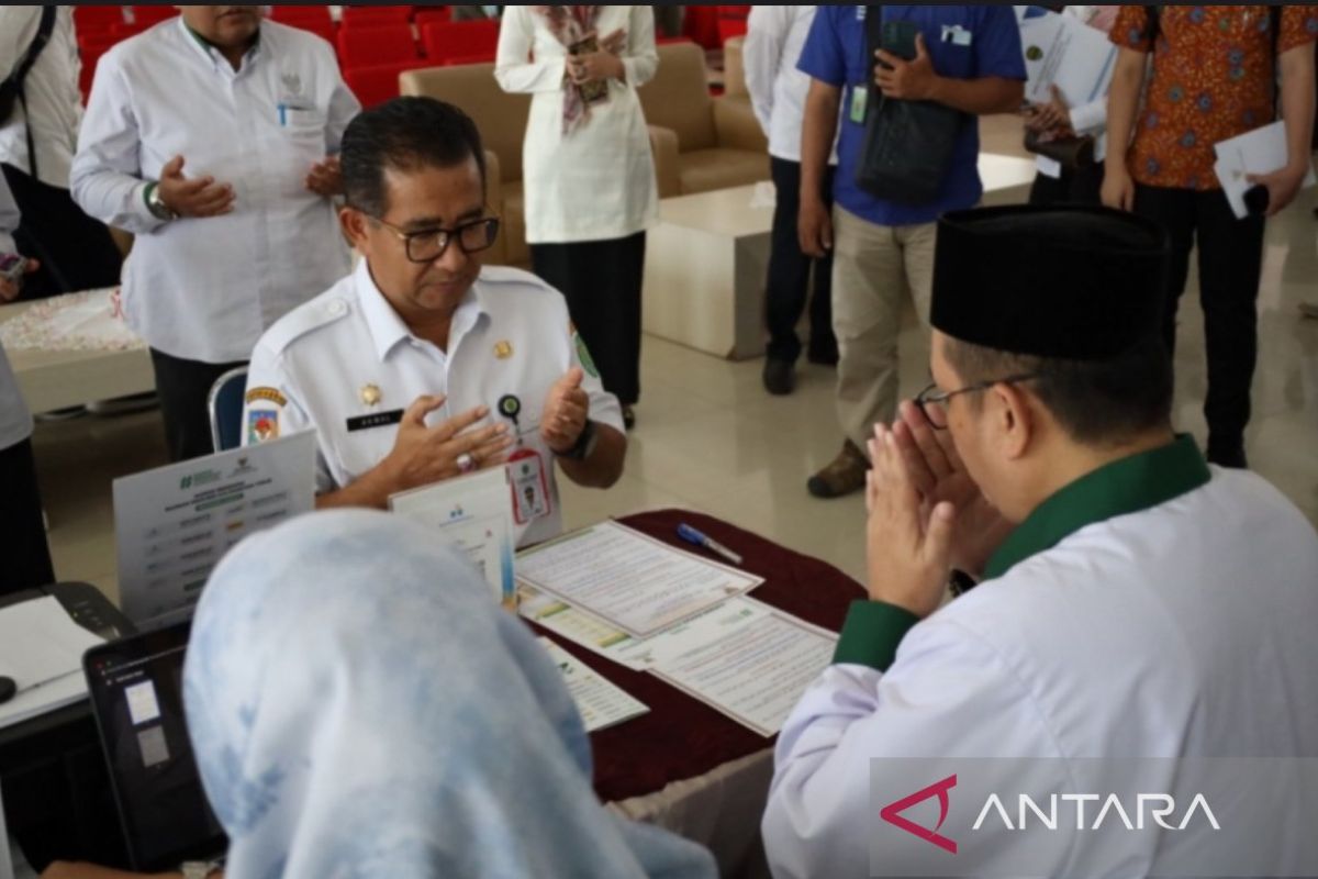 Pj Gubernur Kaltim salurkan zakat  melalui Baznas