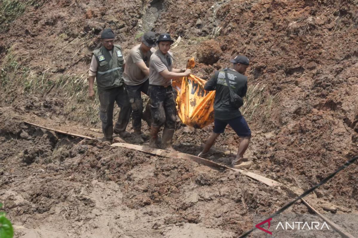 Tim SAR temukan jasad korban longsor Cipongkor di Sungai Citarum