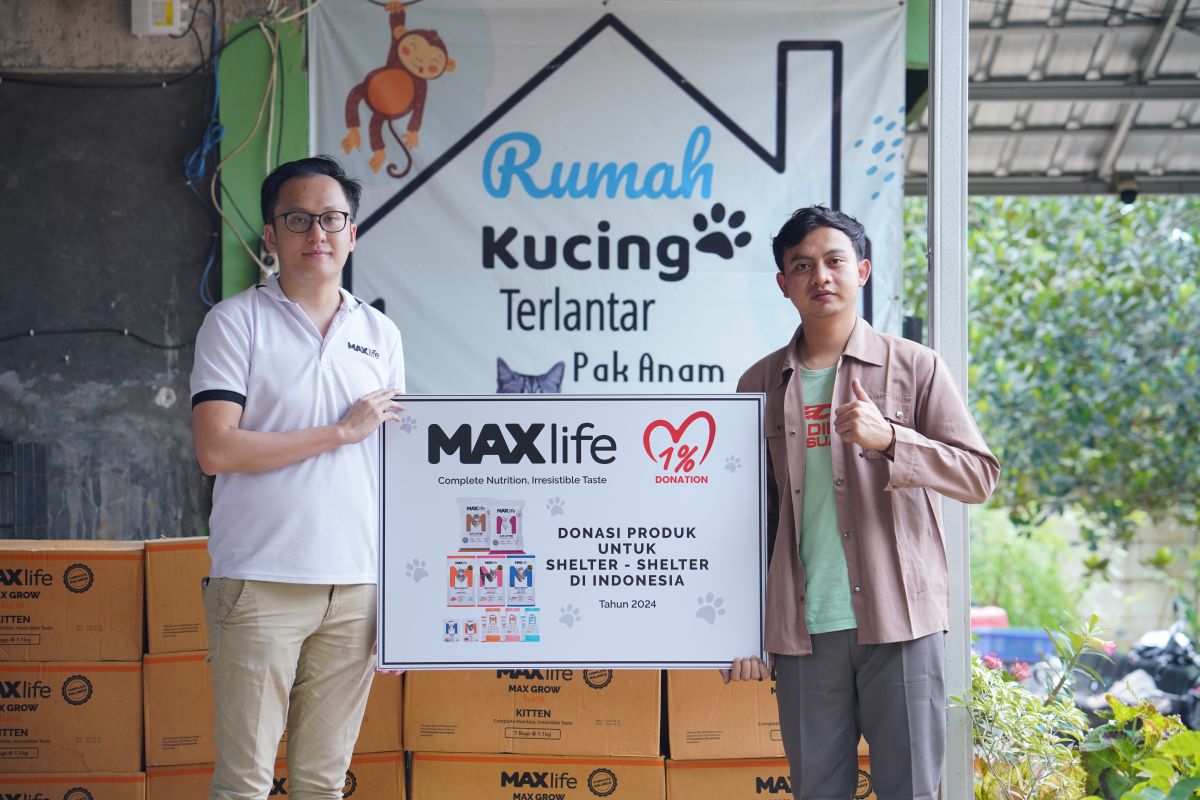 MAXlife menyumbangkan 26 ton makanan hewan ke tempat penampungan hewan