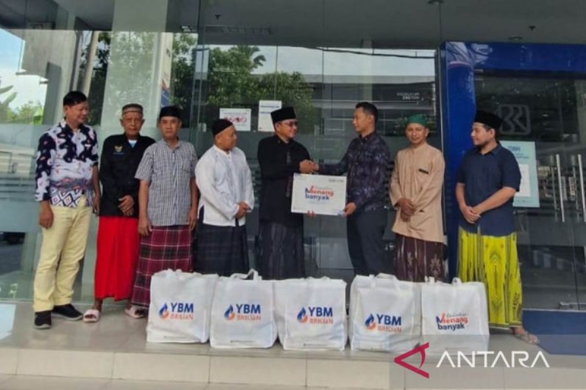 BRI Kapas Krampung Surabaya bagi-bagi paket sembako