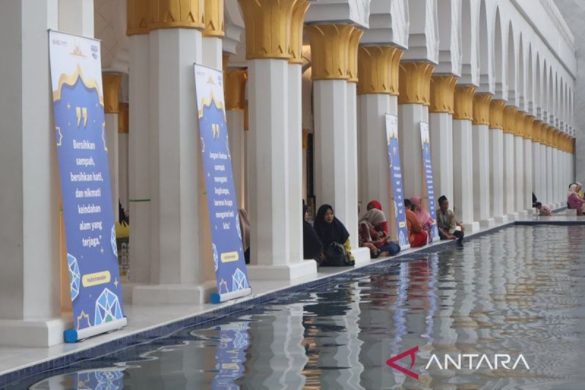 Masjid Sheikh Zayed Solo-MUI edukasi pengunjung soal pemanfaatan air