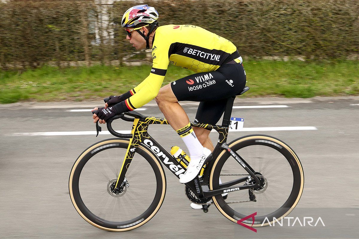 Pebalap sepeda Van Aert kecewa lewatkan Giro d'Italia karena cedera