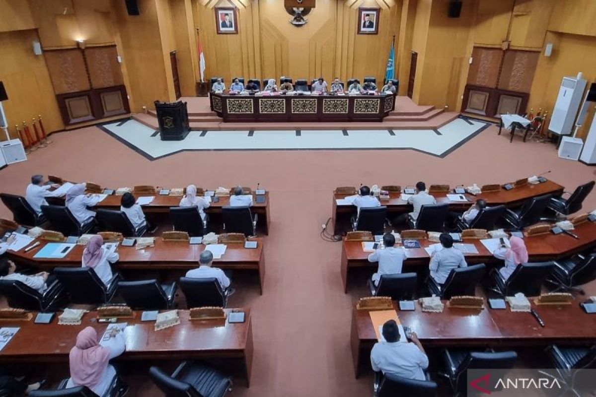 Pansus LKPJ Wali Kota Surabaya soroti realisasi capaian pajak daerah