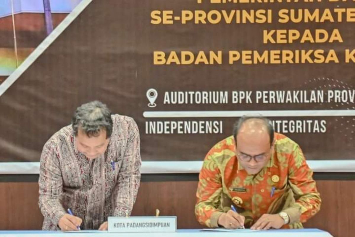 Pj Wali Kota Padangsidimpuan serahkan laporan keuangan ke BPK RI