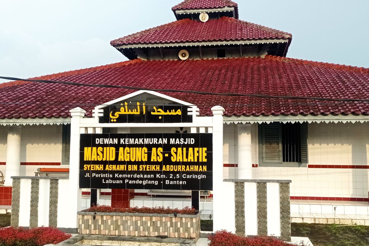 Masjid Agung As Salafie Caringin yang berusia 138 tahun masih terawat