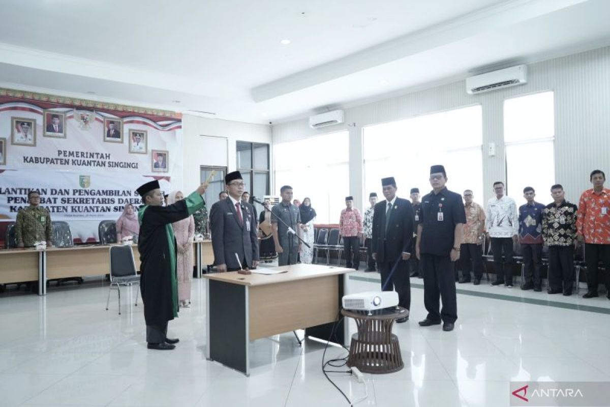 Lantik Penjabat Sekda Fahdiansyah, Bupati Kuansing : Tugasnya sangat berat