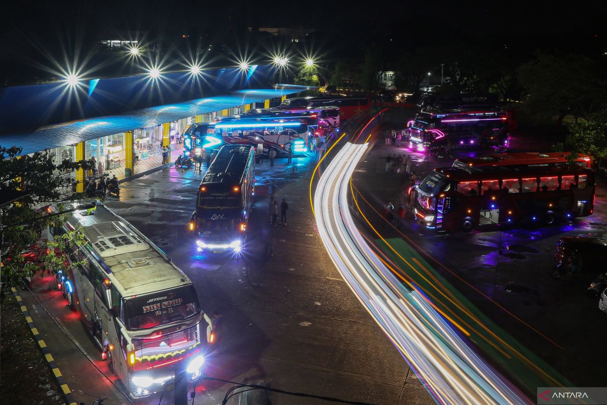 10 ribu kendaraan melintas di jalan tol di Riau