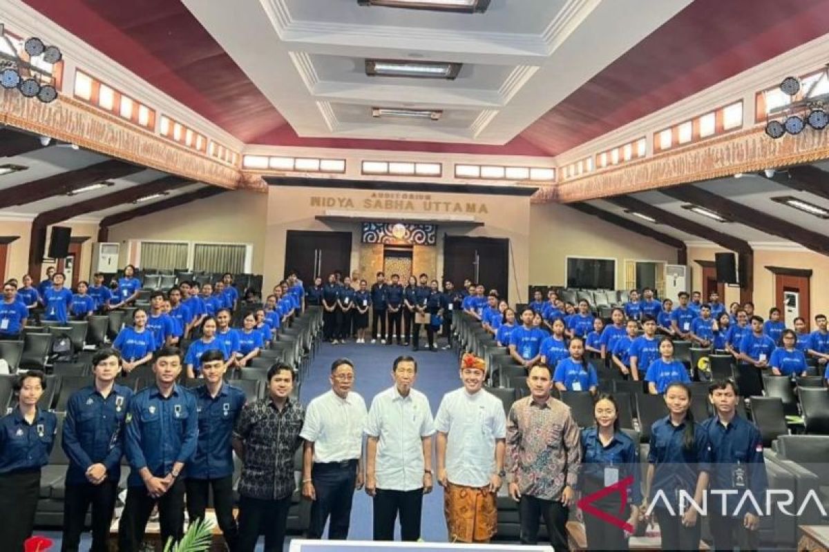 Mangku Pastika pacu semangat mahasiswa Bali untuk siap jadi pemimpin