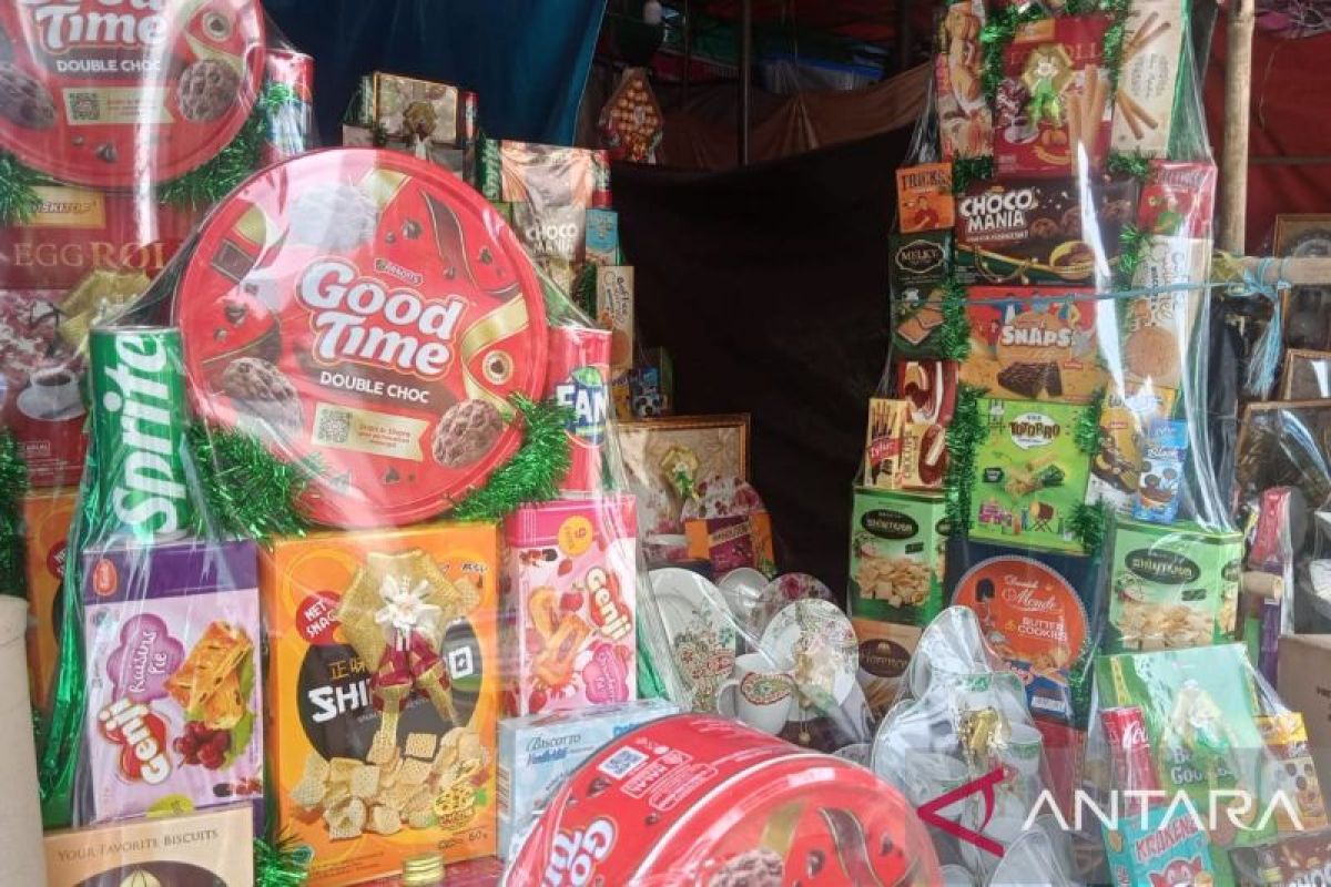 Pembeli tertutup di Pasar Bunga Cikini didominasi oleh pekerja kantoran