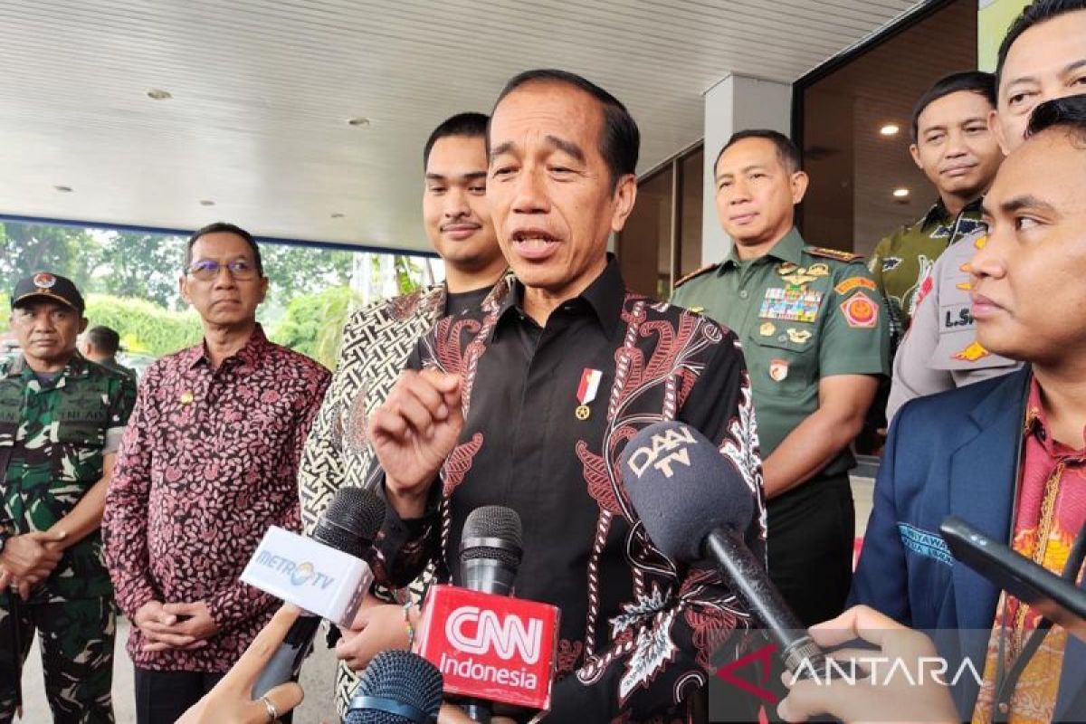 Kemarin, Presiden Jokowi bantah rebut PDIP hingga pembahasan pertemuan Paus