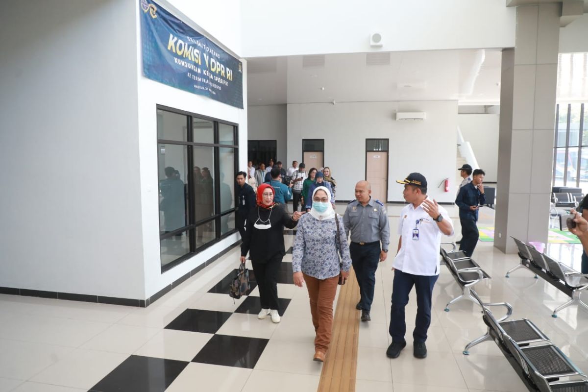 Komisi V DPR RI cek kesiapan mudik Lebaran 2024 di Terminal Madiun