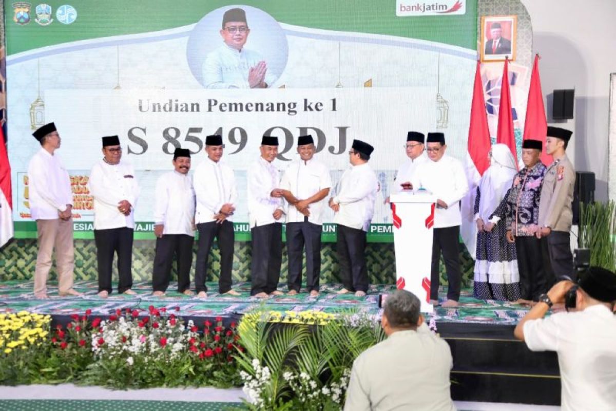 Pemprov Jatim sediakan 50 paket umrah bagi wajib pajak