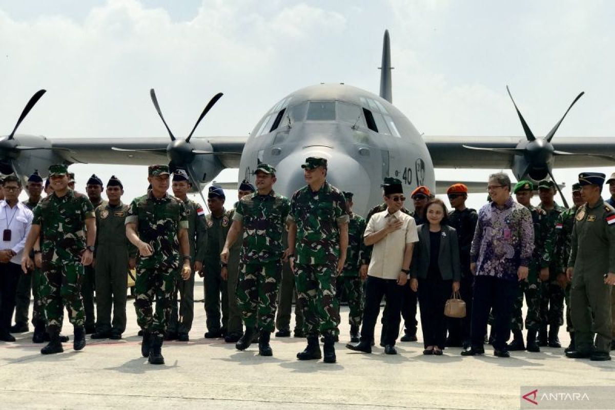 Helikopter baru TNI AU C-130 J Super Hercules mulai misi perdana angkut bantuan untuk Gaza