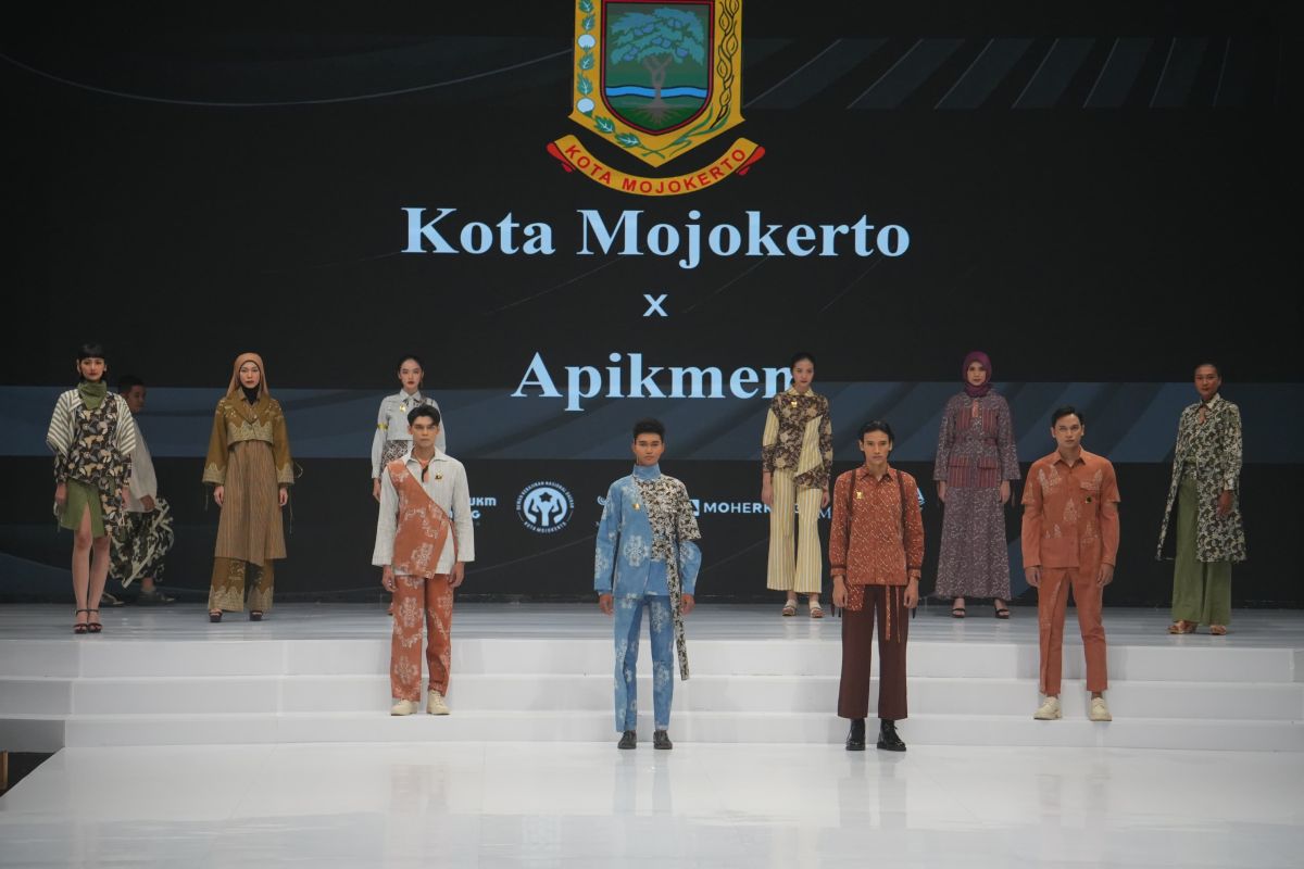 Tampil di Indonesia Fashion Week 2024, batik Mojokerto, Jatim