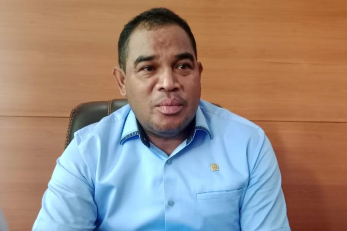 Wakil Ketua DPRD Ambon Rustam Latupono nyatakan siap maju Pilwalkot
