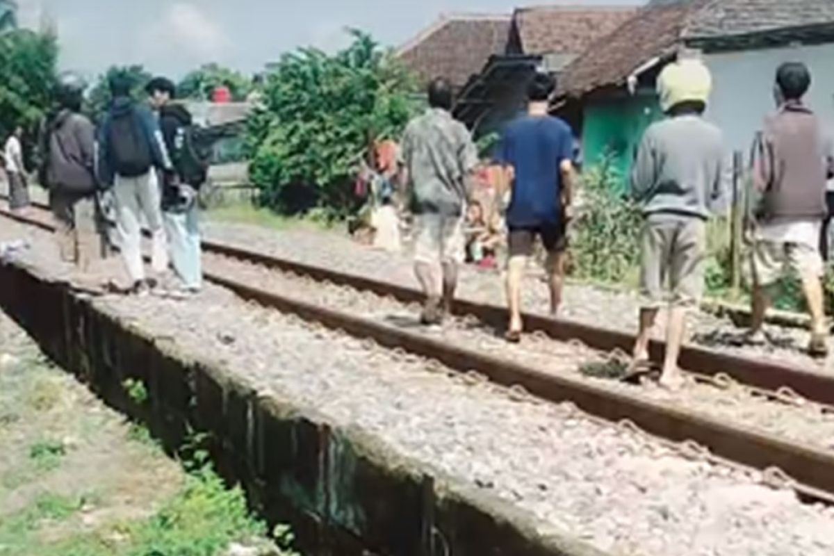 Satu orang pengendara tewas tertabrak KA Sritanjung di Jember