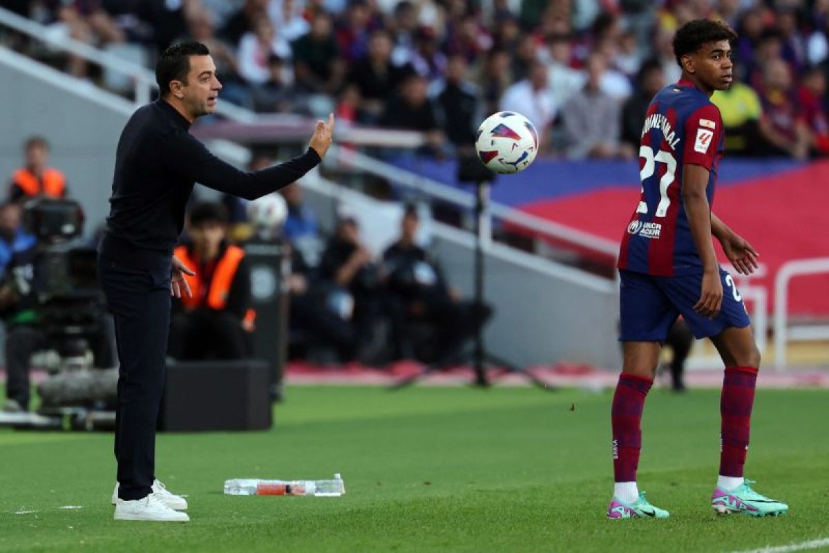 Xavi : Kartu merah Araujo mengubah segalanya saat Barcelona disingkirkan PSG