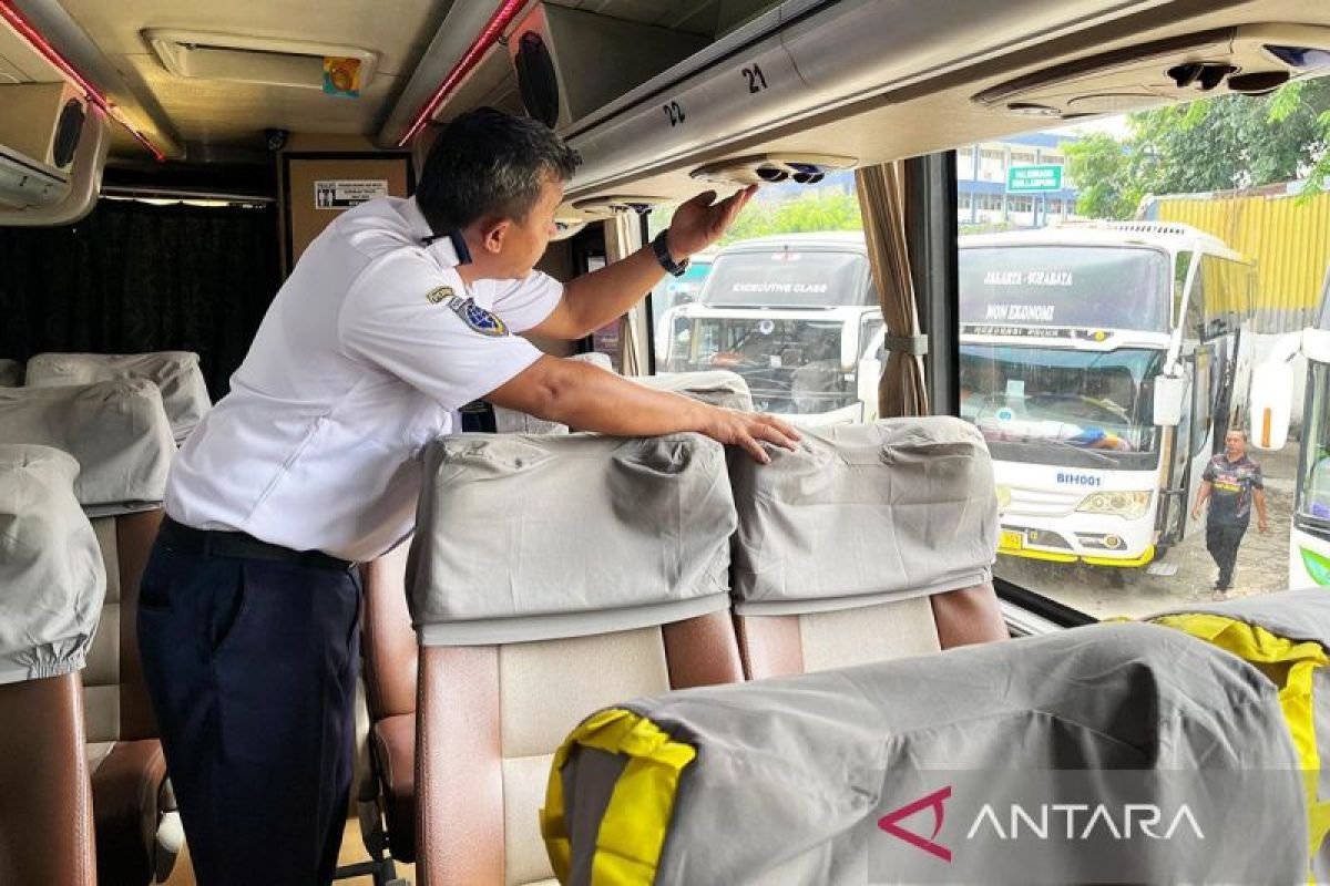 Damri pastikan armada bersih demi kenyamanan penumpang saat mudik