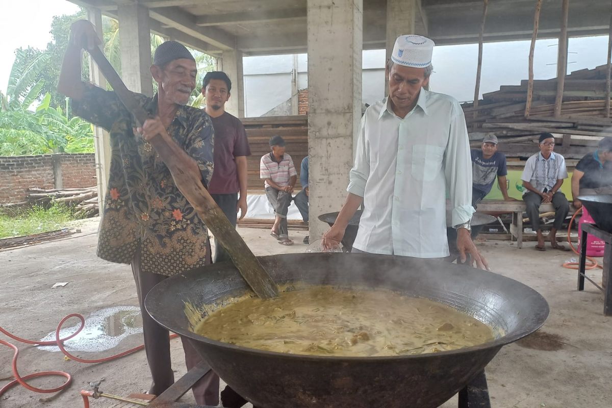 Nuzulul Quran, Gampong Beurawe masak 10 kuali kuah beulangong