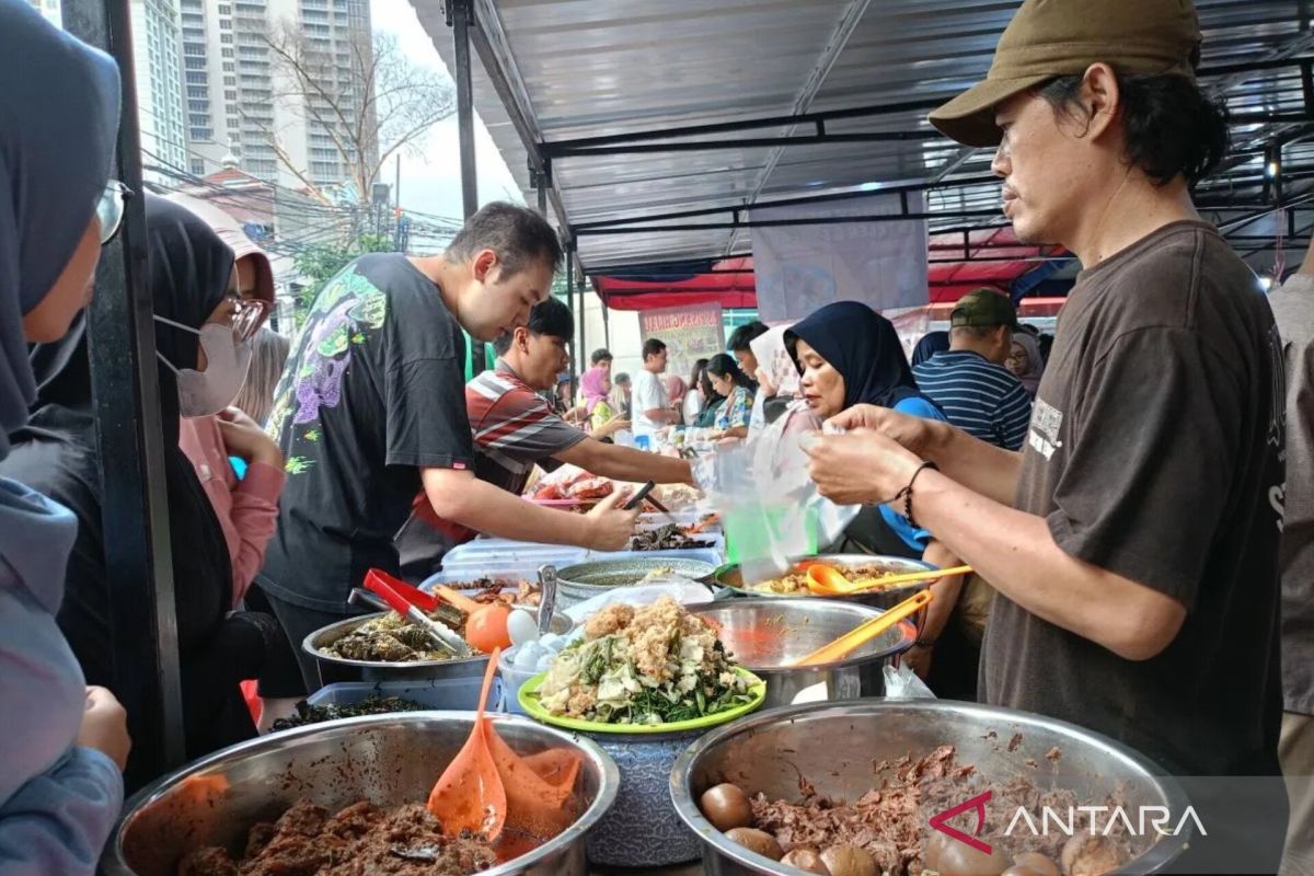 Legislator: DKI pastikan cek keamanan bahan pangan di pasar takjil