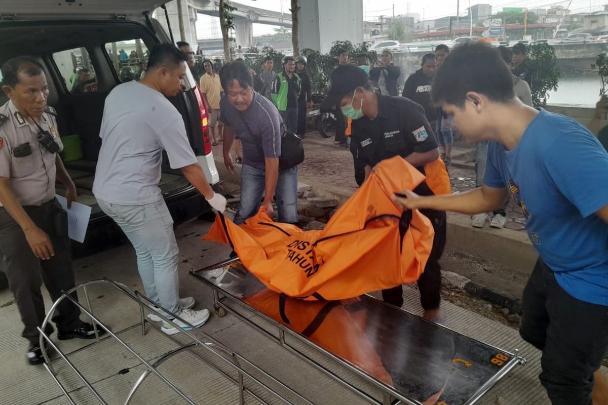 Polisi selidiki penemuan mayat di kali kolong Tol Ancol Jakarta