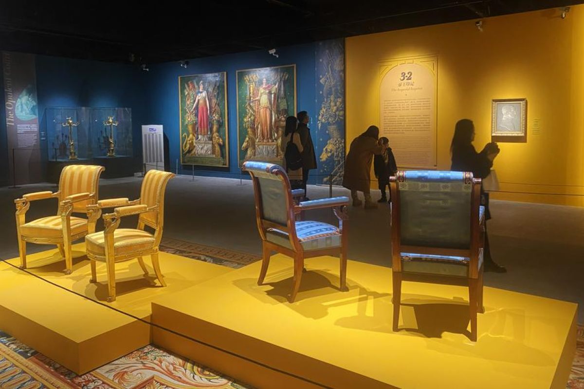 Barang-barang antik dari istana Napoleon dipamerkan di Beijing