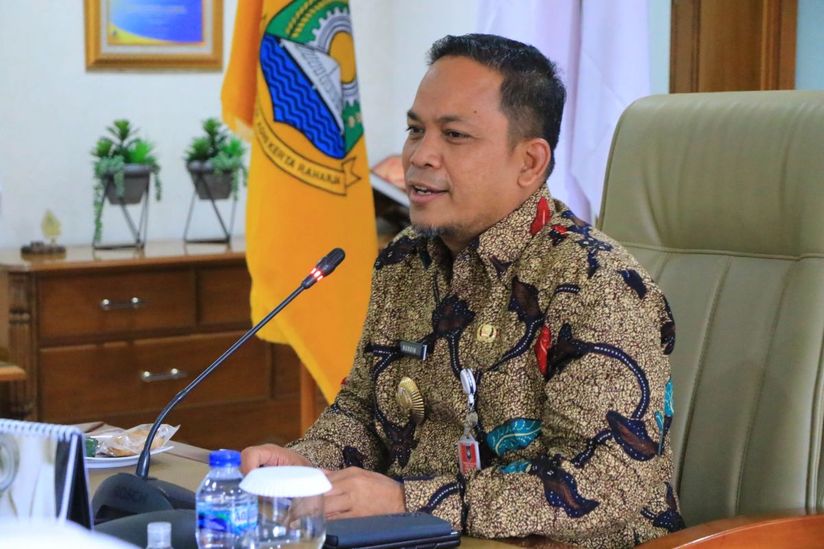Terima THR, Wali Kota Tangerang imbau pegawai bayar zakat
